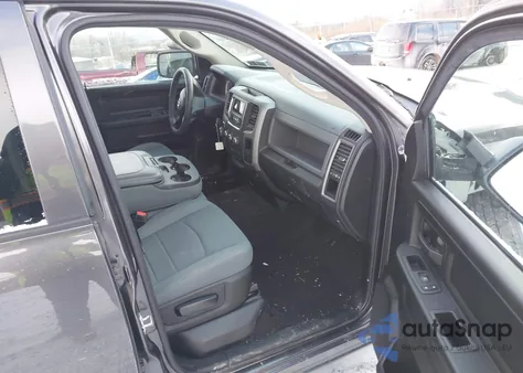 2019 Ram 1500 Classic z USA, uszkodzony, nr VIN 1C6RR7FG4KS736142